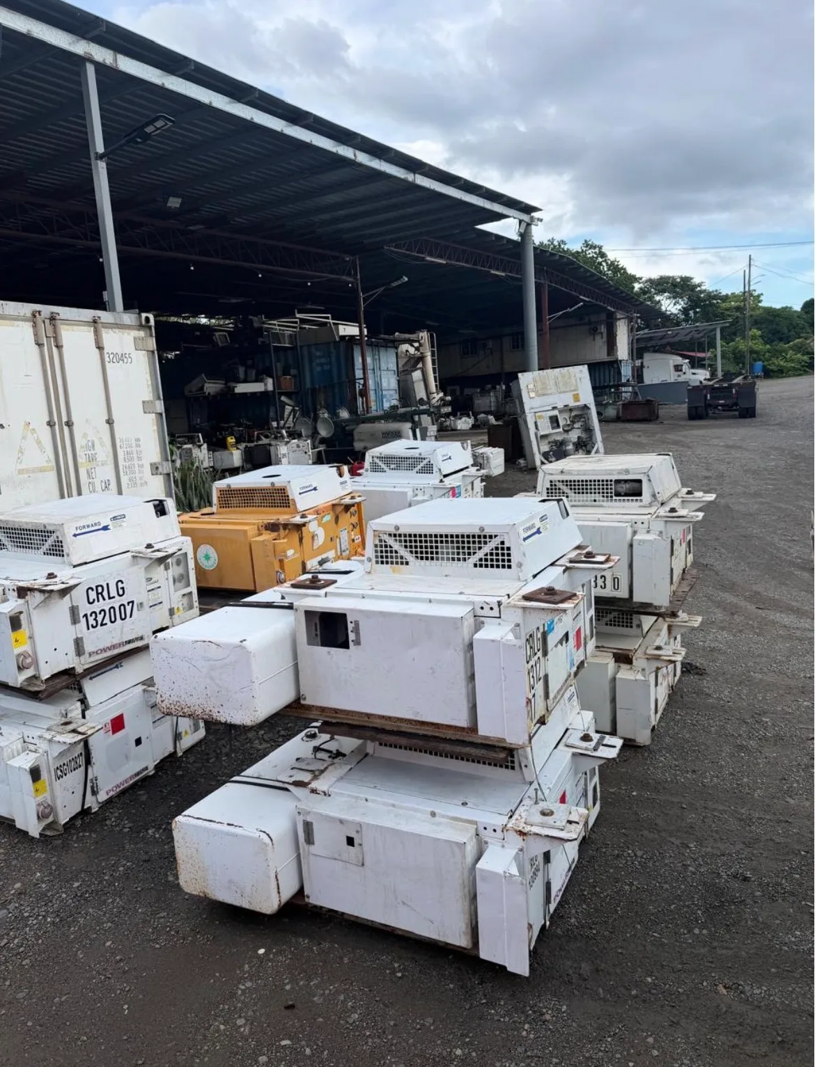 Plantas eléctricas Genset Carrier en bodega